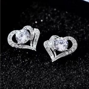 New Lively 925 Sterling Silver white Sapphire Heart Studs
